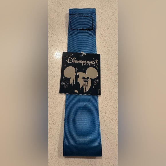 NWT Mickey & Friends Disneyland Paris Fleece Blanket - Picture 2 of 2